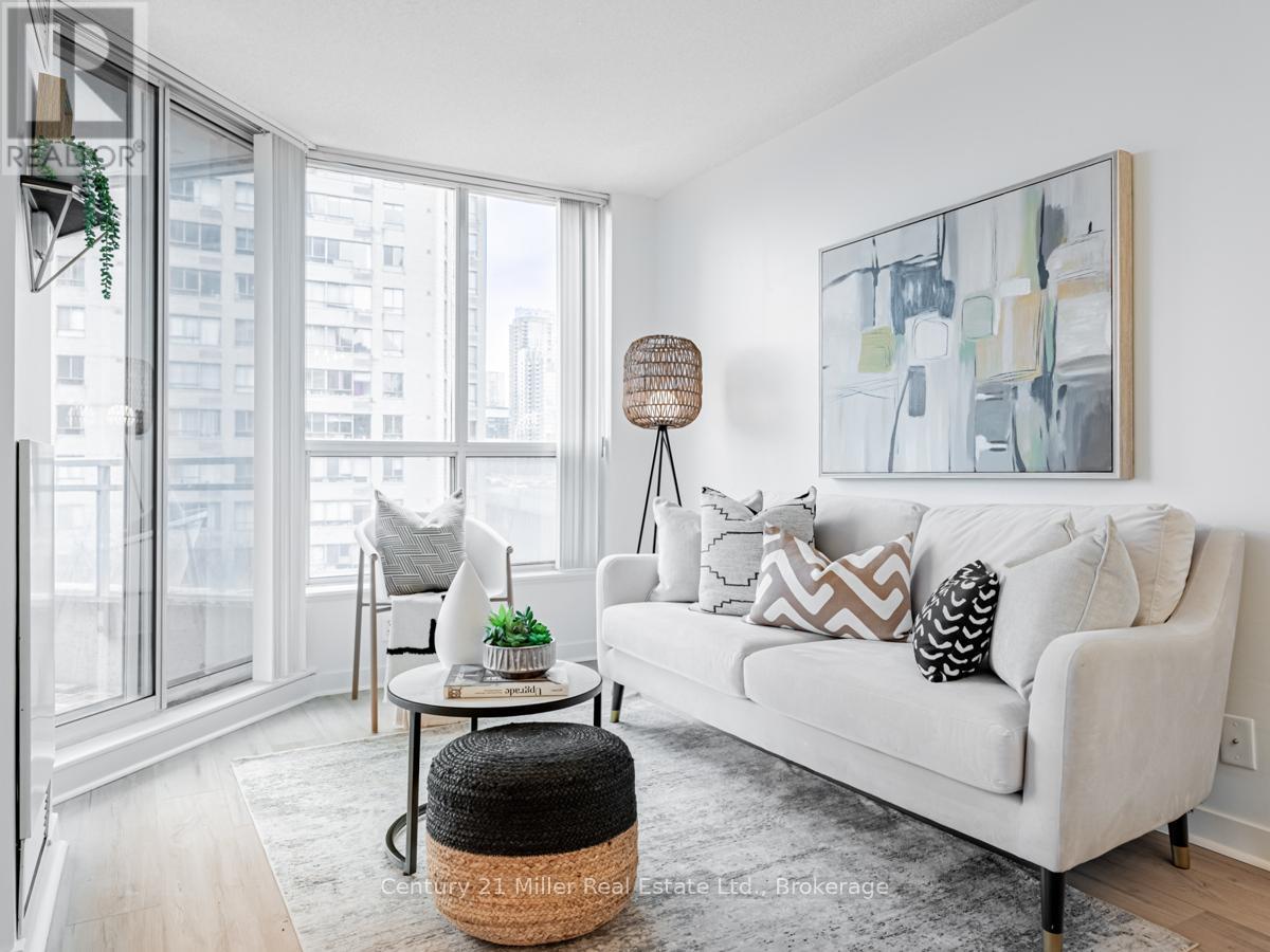 230 Queens Quay West # 628 - 628
