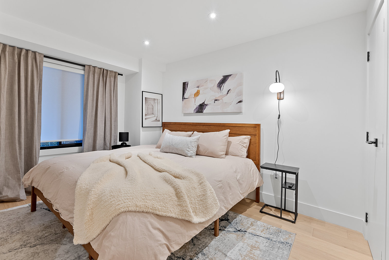 136 Woodbine Avenue  - Lower